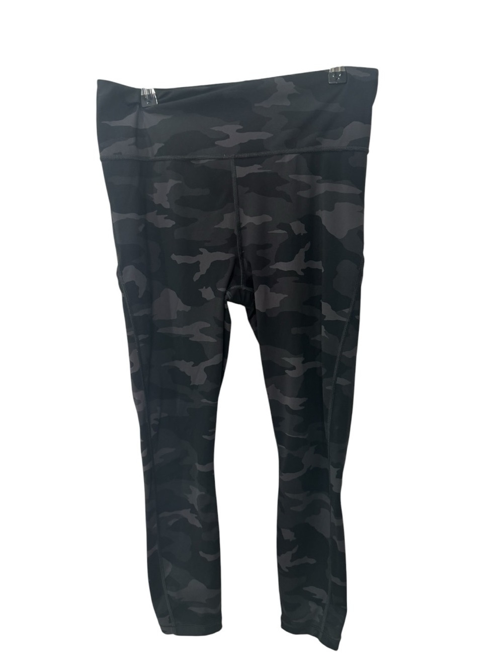 Athleta Ultimate Camo 7/8 Tights in black/grey camouflage size M